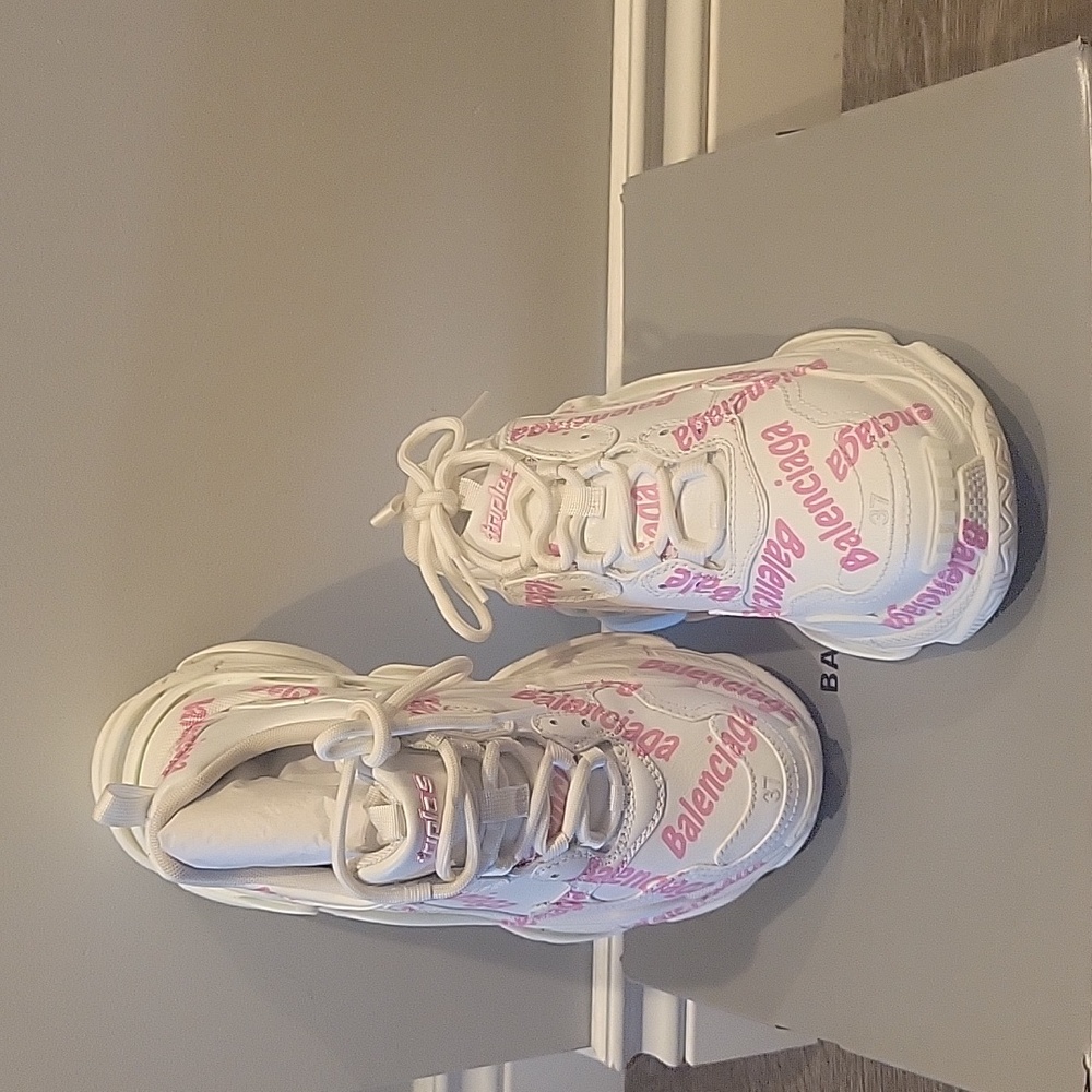 Balenciaga Triple S Sneaker - Picture 2 of 10